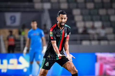 منافس الأهلي.. عرض خليجي لقائد الجيش الملكي المغربي